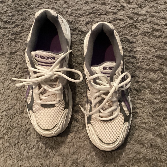 Women’s ASICS sneaker white size 7 - Picture 1 of 4